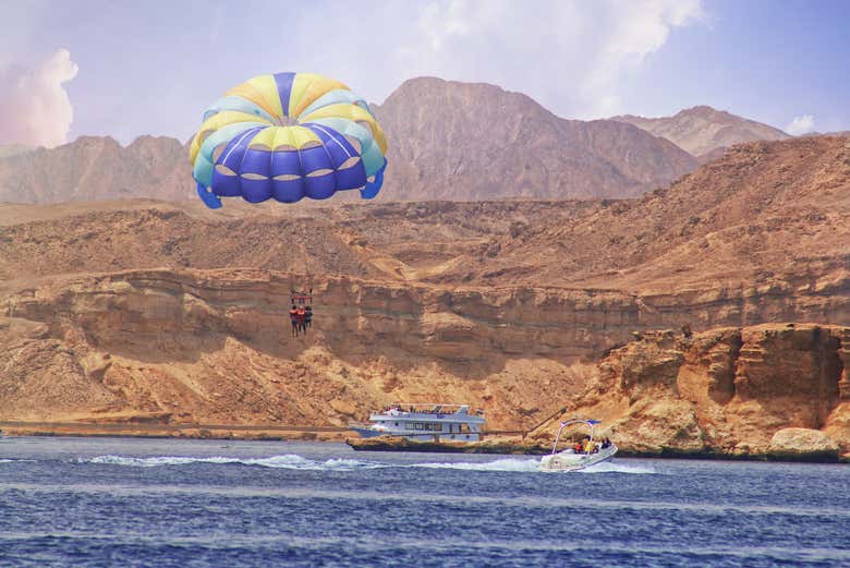 Parasailing en el Mar Rojo
