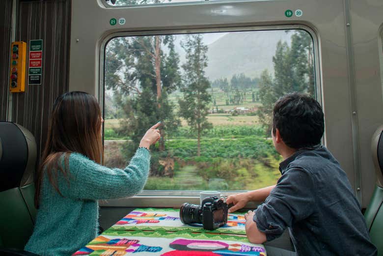 Tren a Ollantaytambo desde Aguas Calientes