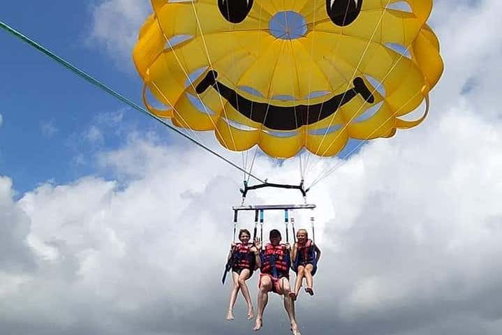 Parasailing en Cala Bona