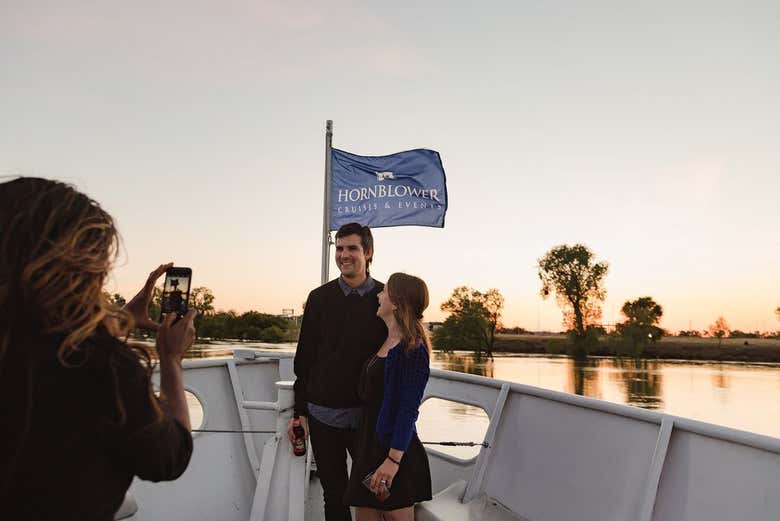 Paseo en barco al atardecer