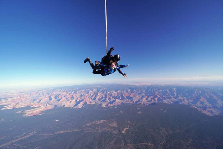Salto en paracaídas en el Gran Cañón