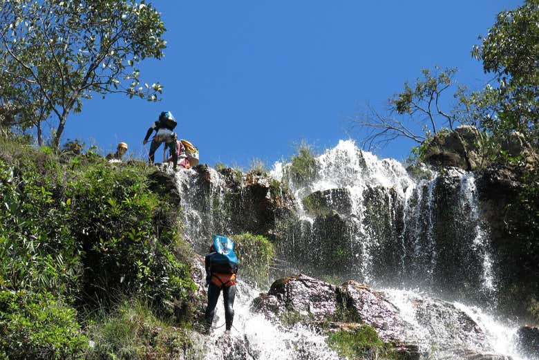 Rápel en la cascada Água Fría
