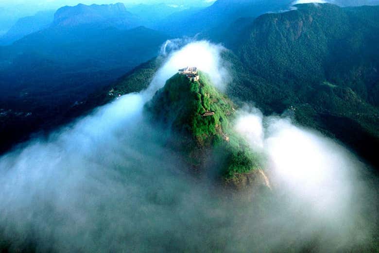 Ruta privada de trekking por el Pico de Adán
