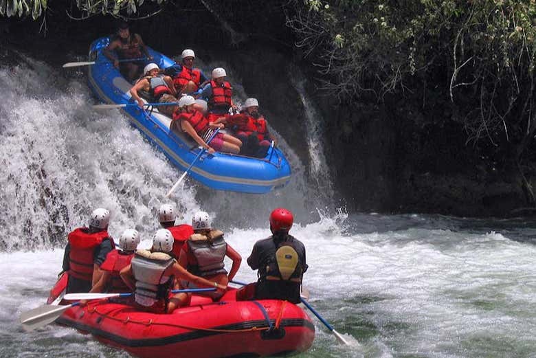 Excursión de 2 días a las Cascadas Las Golondrinas y Bonampak + Rafting