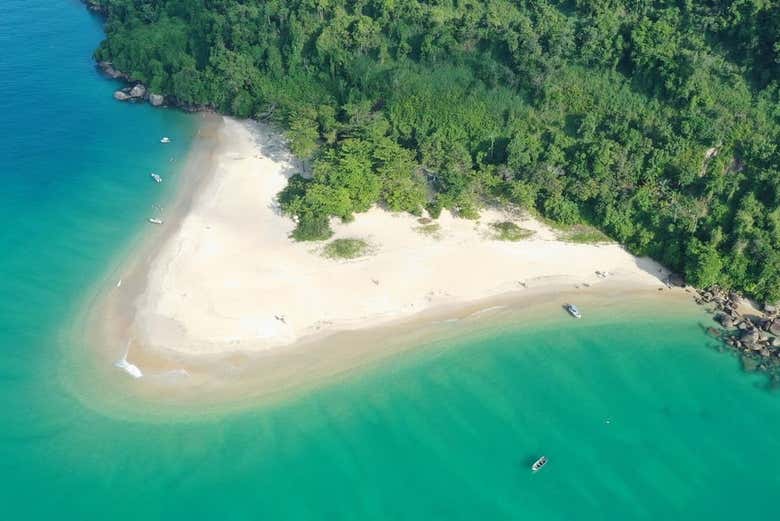 Excursión por el norte de Ubatuba en barco