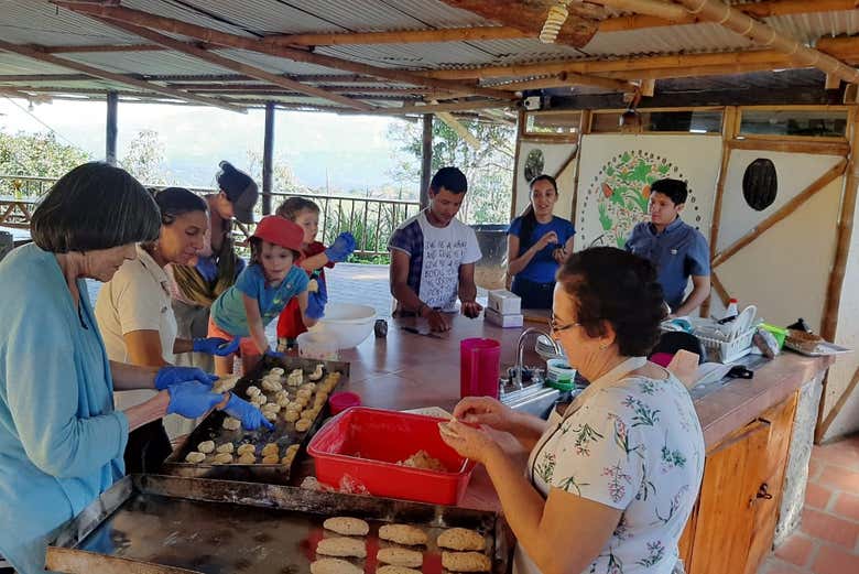 Taller de pan y tortas en la finca Tierra Activa