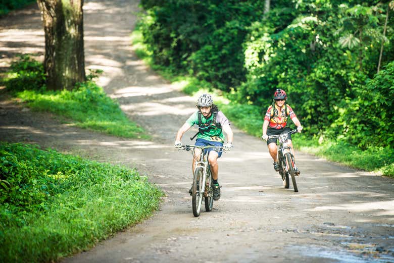 Tour en bicicleta de montaña por el Rincón de la Vieja