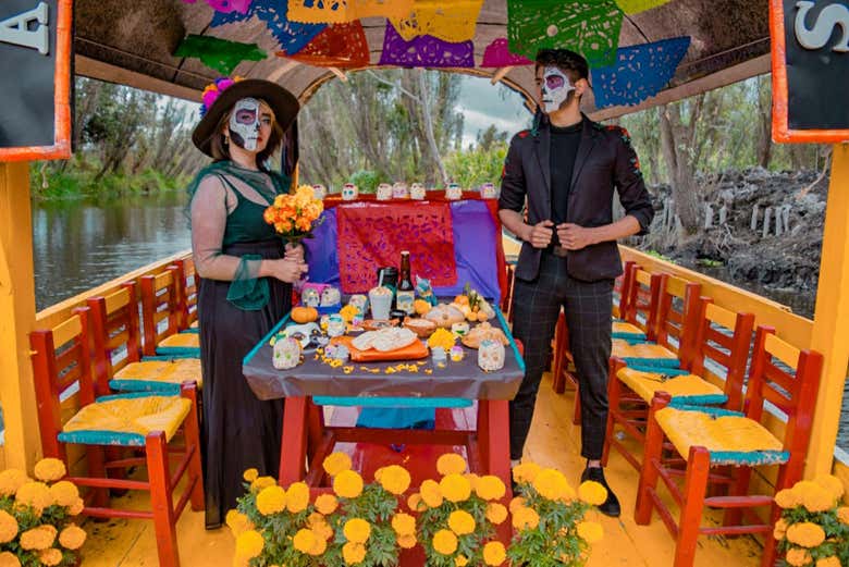 Tour del Día de Muertos por Xochimilco y el Museo Anahuacalli