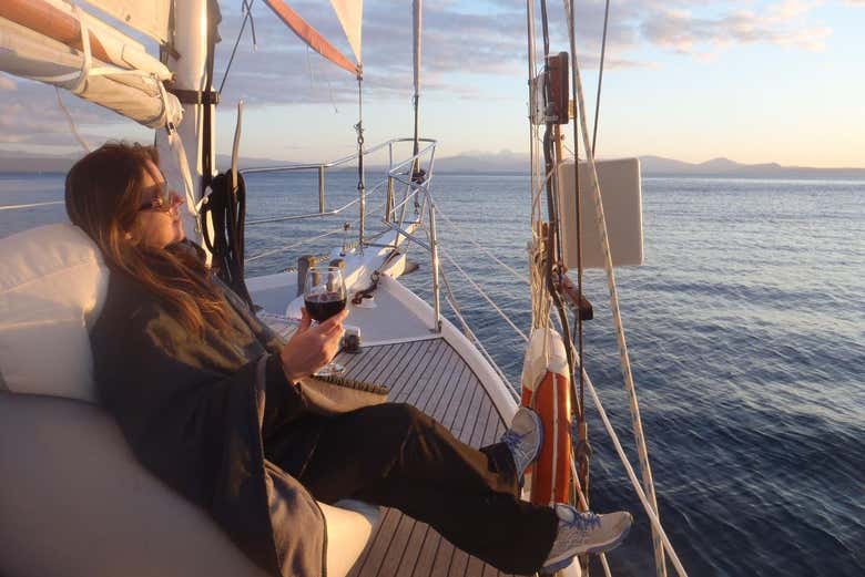 Paseo en barco al atardecer por el lago Taupo