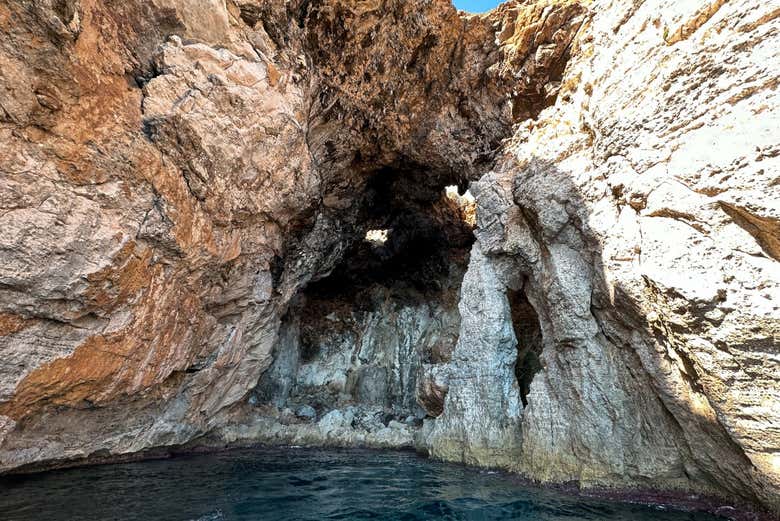 Tour en kayak por las cuevas marinas de Es Canutells
