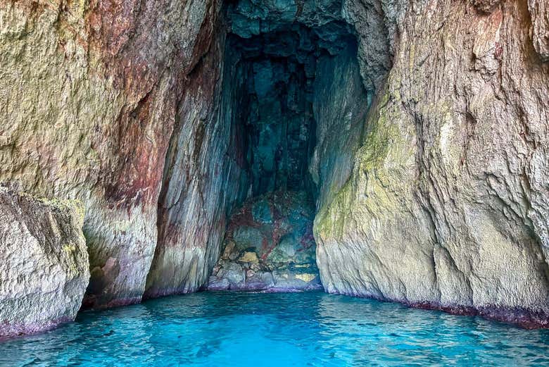 Tour en kayak por las cuevas marinas de Es Canutells