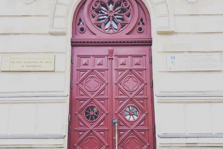 Tour por Chisináu + Visita a la bodega Mileștii Mici