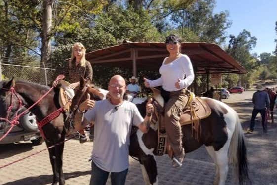 Tour por Coyoacán + Paseo en trajinera por Xochimilco + Paseo a caballo