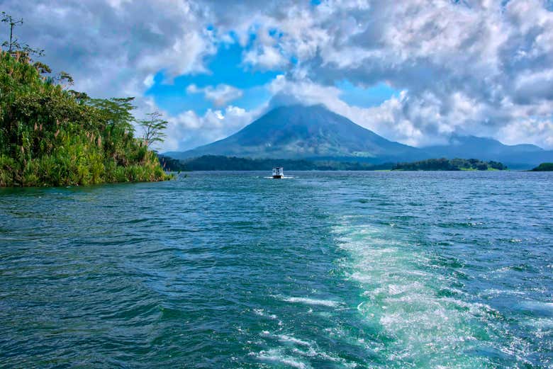 Traslado a Monteverde + Barco por el lago Arenal