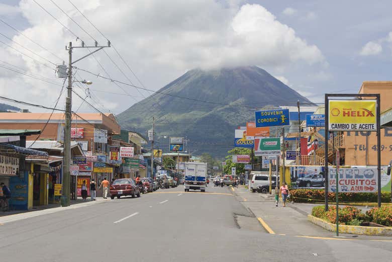 Traslado a La Fortuna + Barco por el lago Arenal