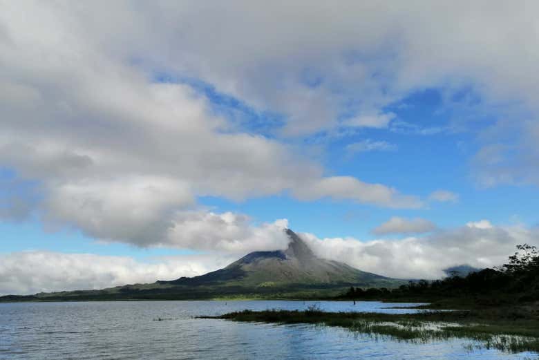 Traslado a La Fortuna + Barco por el lago Arenal