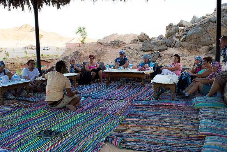Tour en 4x4 + Paseo en camello + Cena con espectáculo en el desierto