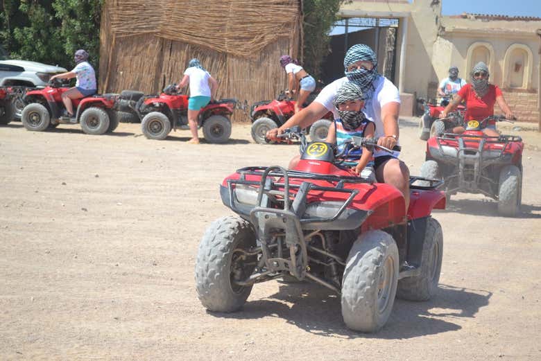 Tour en quad + Paseo en camello + Snorkel en el Mar Rojo