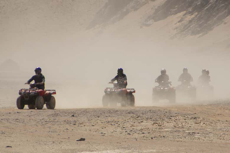 Tour en quad + Paseo en camello + Snorkel en el Mar Rojo
