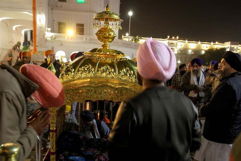 Ceremonia Palki Sahib en el Templo Dorado