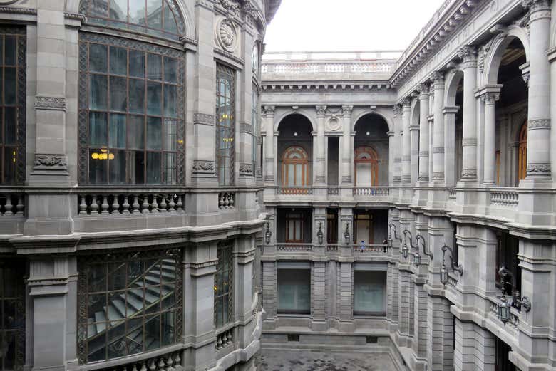 Tour por el Banco Nacional y los palacios de Ciudad de México