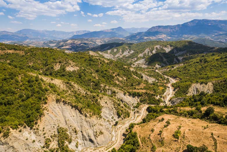Excursión a la cascada Sotira y el lago Dardha