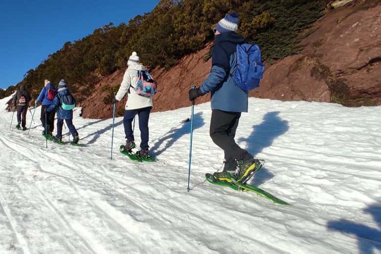 Paseo con raquetas de nieve por Castro Valnera