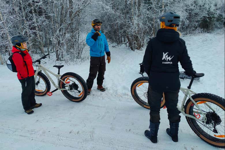 Tour en fat bike por los bosques de Ivalo