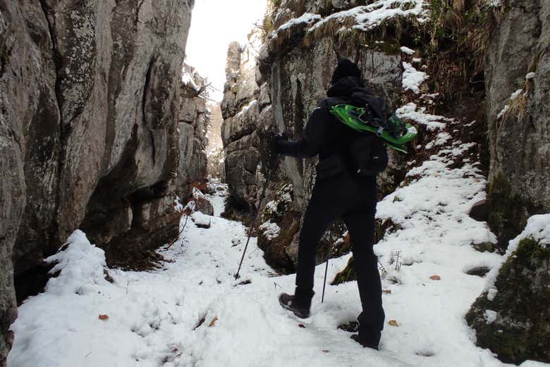 Paseo con raquetas de nieve por los Collados del Asón