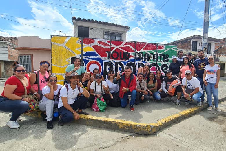 Tour del grafiti bordado por Cartago
