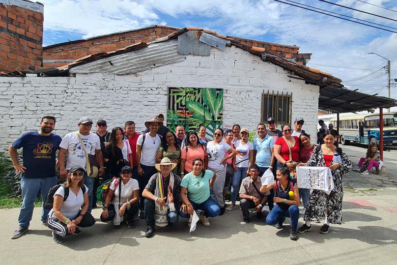 Tour del grafiti bordado por Cartago