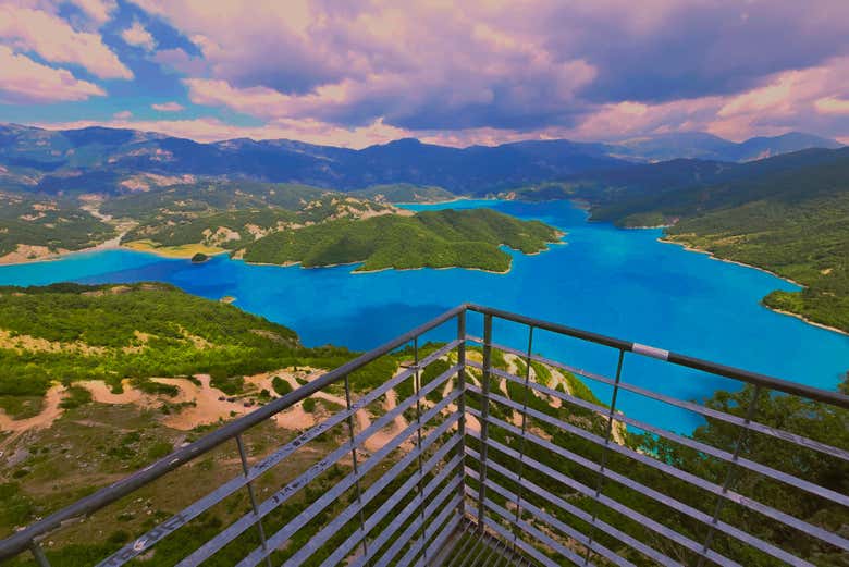 Excursión al lago Bovilla y la montaña Gamti