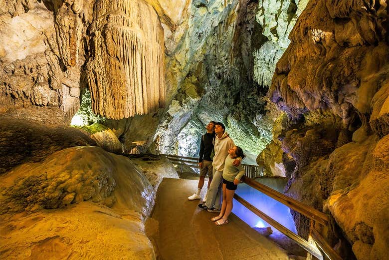 Entrada a las Cuevas de Cerdon
