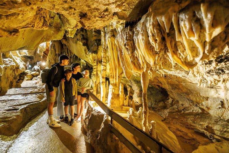 Entrada a las Cuevas de Cerdon
