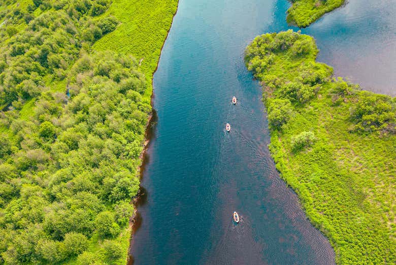 Tour en kayak por un lago de los bosques de Rovaniemi