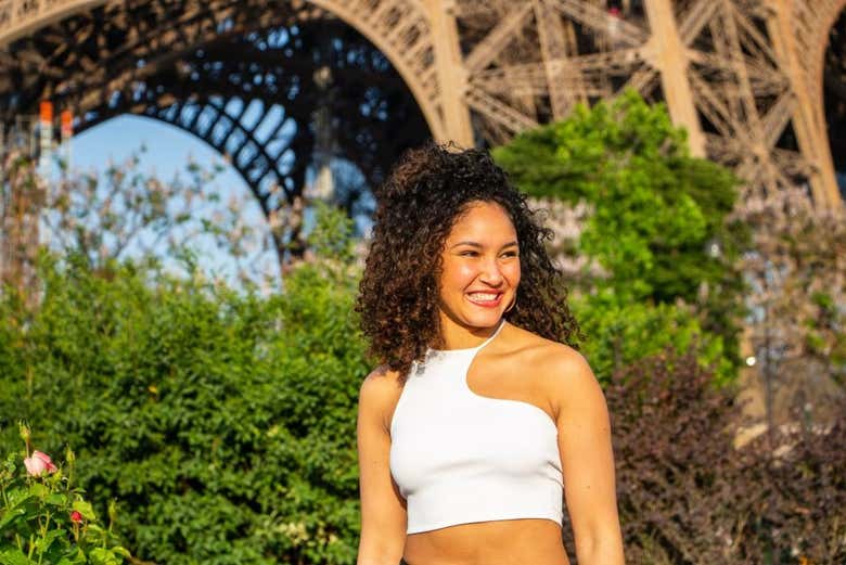 Sesión fotográfica privada en el exterior de la Torre Eiffel