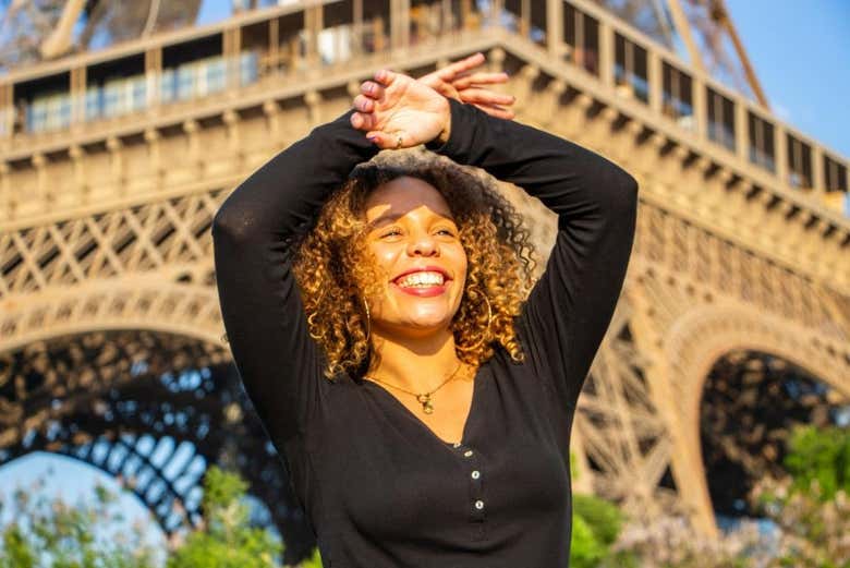 Sesión fotográfica privada en el exterior de la Torre Eiffel