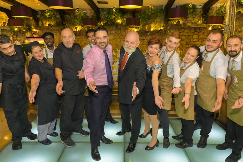 Cena con espectáculo folclórico en Mosta