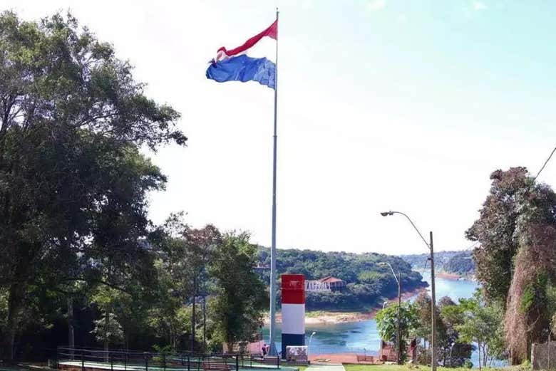 Tour de compras + Parque Aventura e Hito de las Tres Fronteras