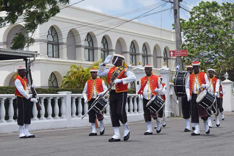 Visita guiada por la Guarnición Militar