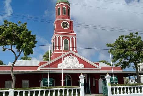 Visita guiada por la Guarnición Militar