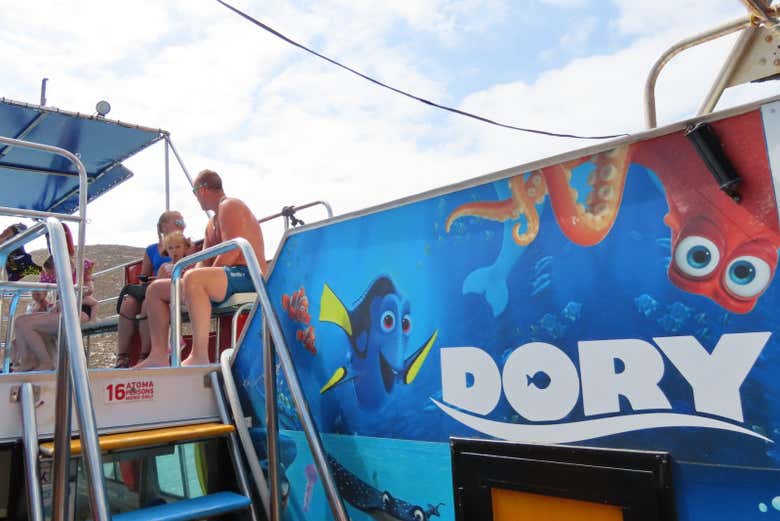 Paseo en barco con fondo de cristal por Cos