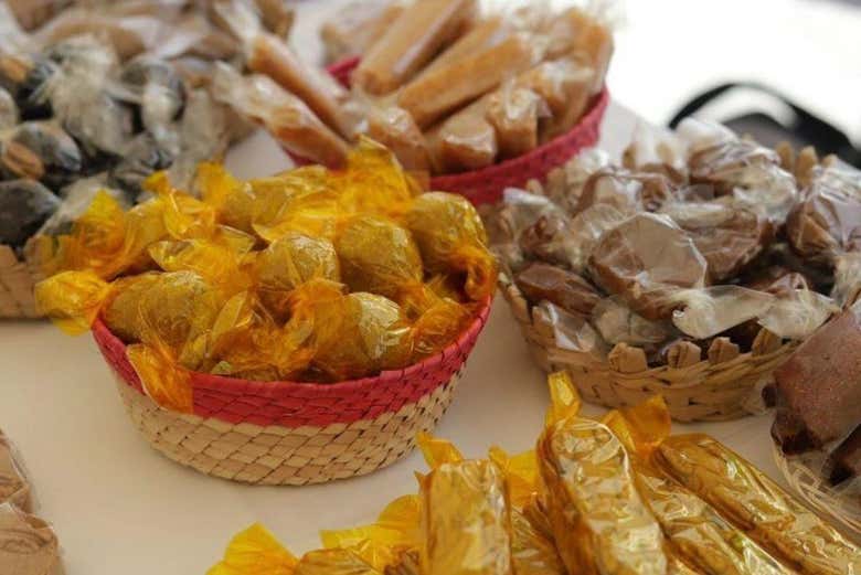 Cata de vinos y dulces parreños