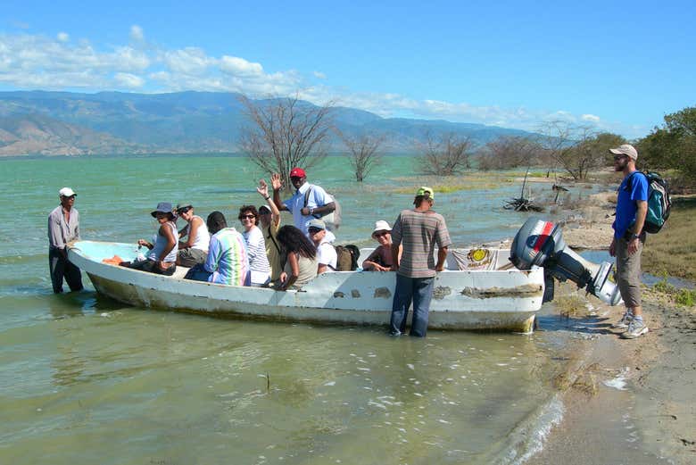 Excursión al lago Enriquillo con avistamiento de cocodrilos