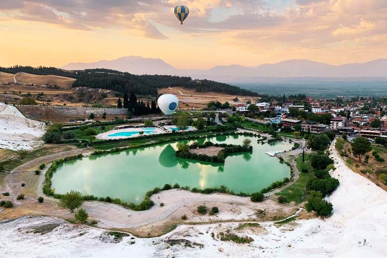 Excursión a Pamukkale y Hierápolis + Paseo en globo