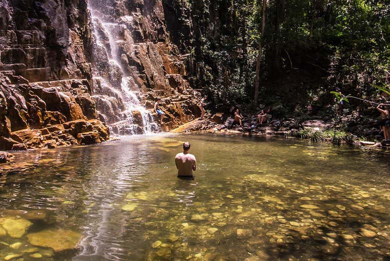 Senderismo por las Cascadas dos Dragões