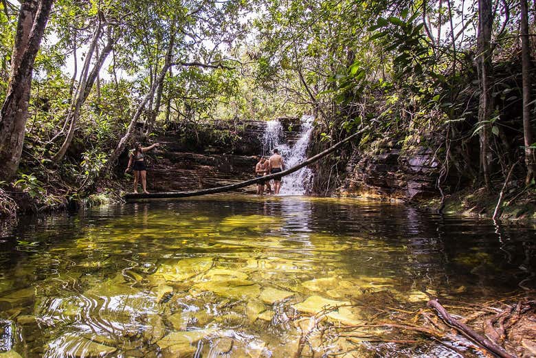 Senderismo por las Cascadas dos Dragões