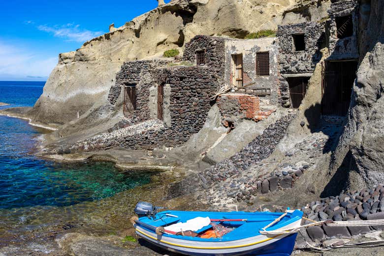 Paseo en barco por la isla de Salina