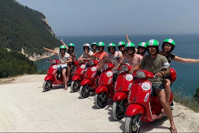 Alquiler de vespa en Numana