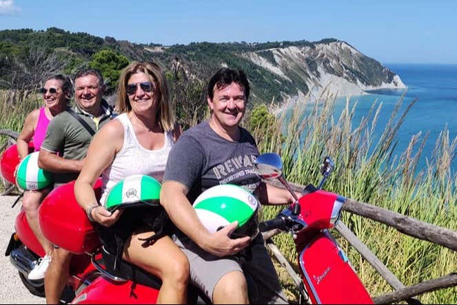 Alquiler de vespa en Numana